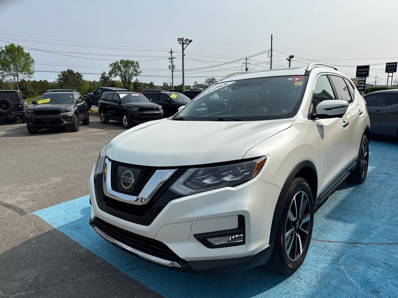 2017 Nissan Rogue SL Upgraded leather interior, Bose audio system full panoramic roof advanced safety group