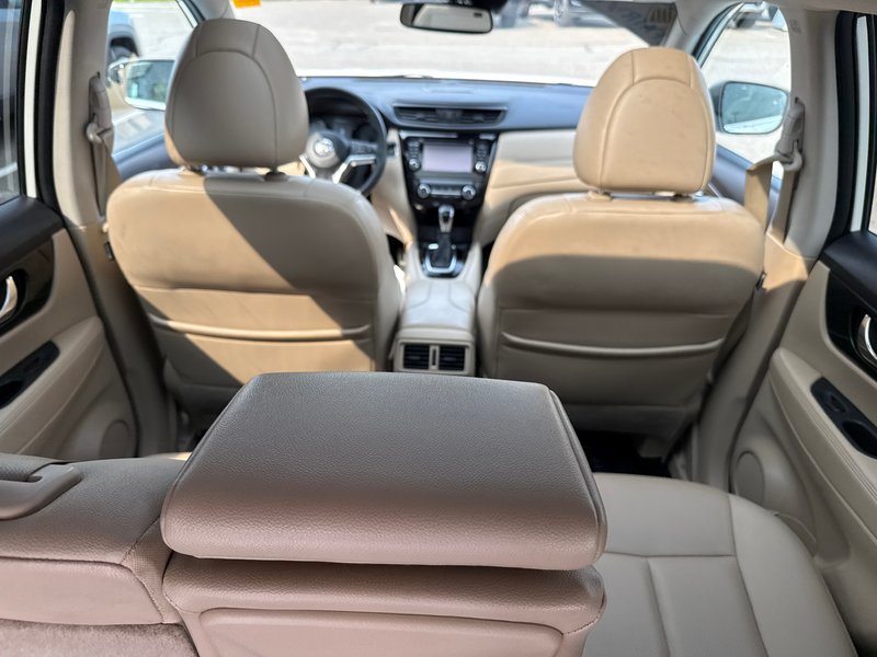 2017 Nissan Rogue SL Upgraded leather interior, Bose audio system full panoramic roof advanced safety group