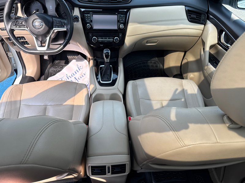 2017 Nissan Rogue SL Upgraded leather interior, Bose audio system full panoramic roof advanced safety group