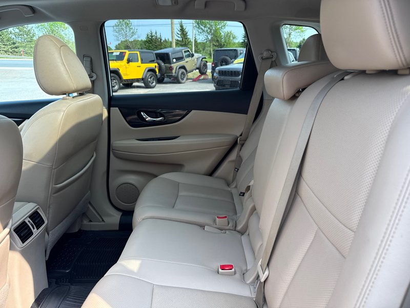 2017 Nissan Rogue SL Upgraded leather interior, Bose audio system full panoramic roof advanced safety group