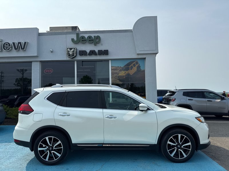 2017 Nissan Rogue SL Upgraded leather interior, Bose audio system full panoramic roof advanced safety group
