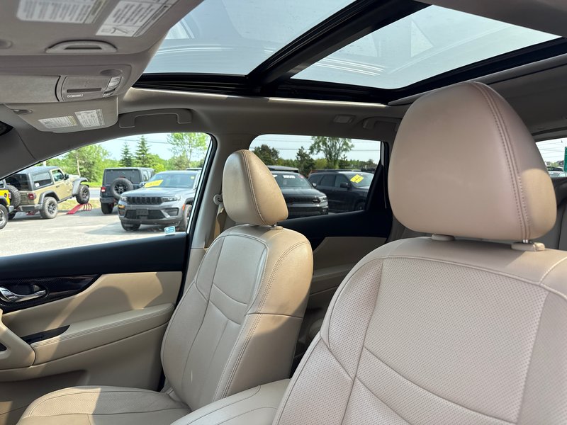 2017 Nissan Rogue SL Upgraded leather interior, Bose audio system full panoramic roof advanced safety group