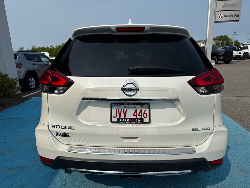 2017 Nissan Rogue SL Upgraded leather interior, Bose audio system full panoramic roof advanced safety group