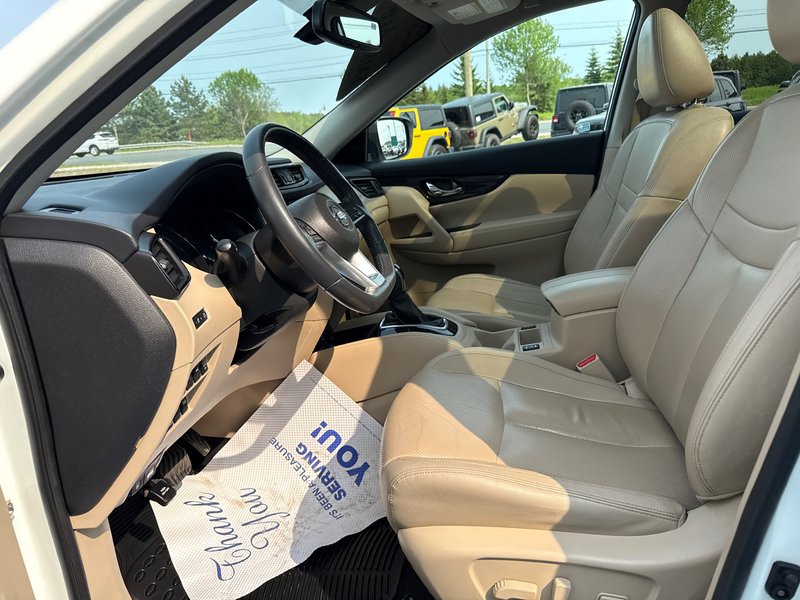 2017 Nissan Rogue SL Upgraded leather interior, Bose audio system full panoramic roof advanced safety group