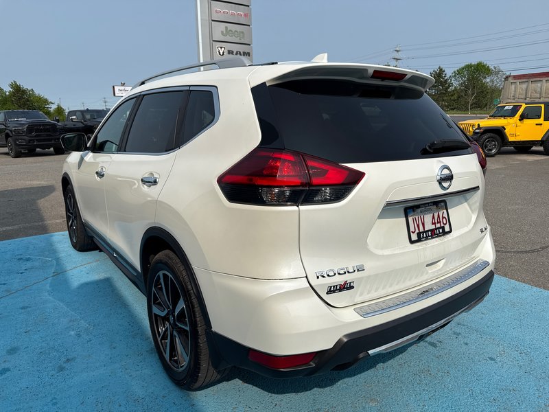 2017 Nissan Rogue SL Upgraded leather interior, Bose audio system full panoramic roof advanced safety group