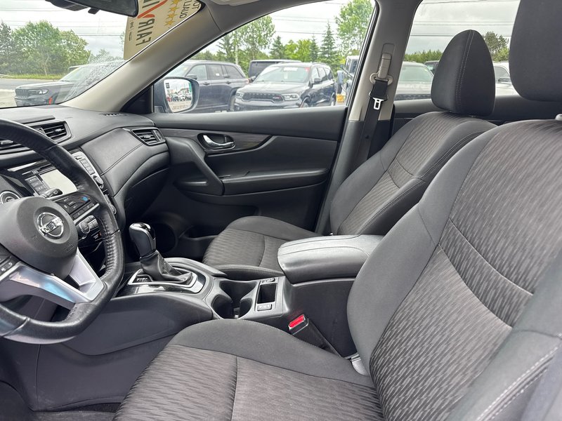 2019 Nissan Rogue SV with tech package
