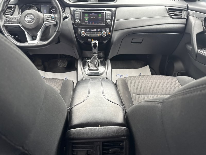 2019 Nissan Rogue SV with tech package