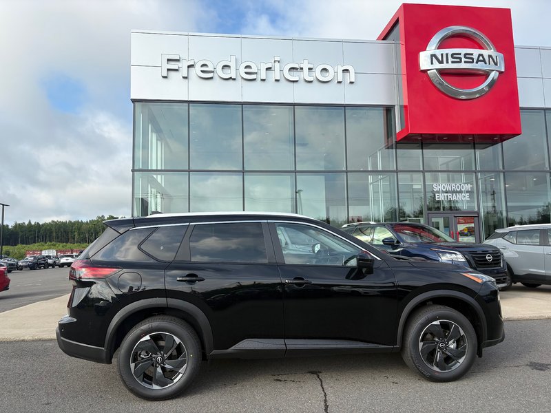 2025 Nissan Rogue SV MOONROOF