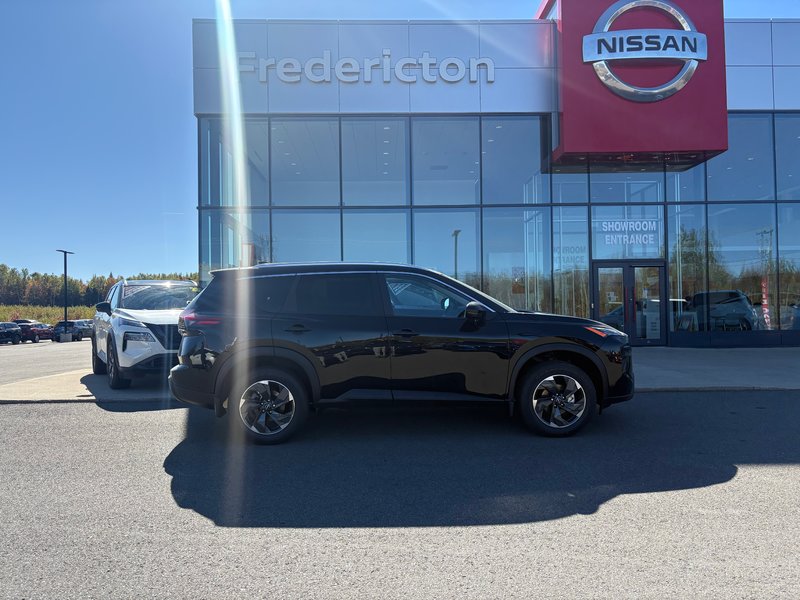 2025 Nissan ROGUE SV MOONROOF
