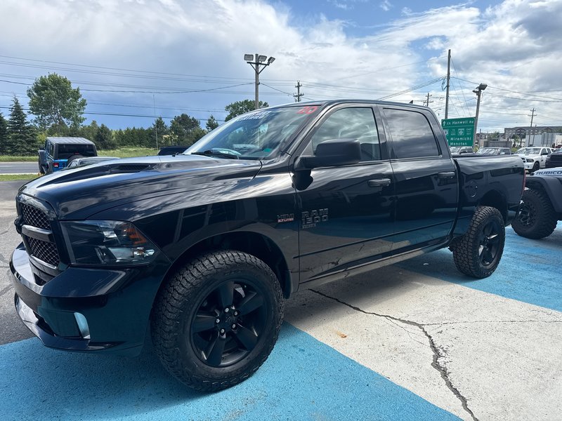 2020 Ram 1500 Classic Express blackout edition 5.7 hemi, 20 inch black wheels painted bumper sport Hood Apple CarPlay