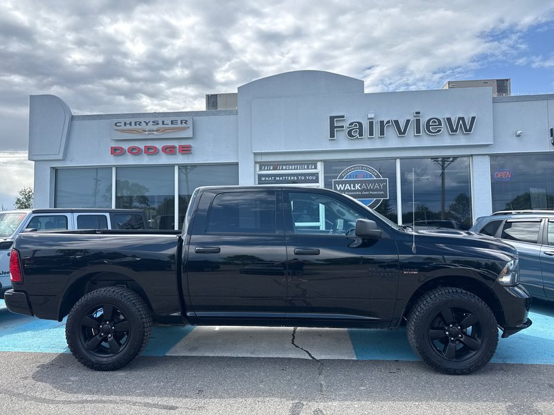 2020 Ram 1500 Classic Express blackout edition 5.7 hemi, 20 inch black wheels painted bumper sport Hood Apple CarPlay