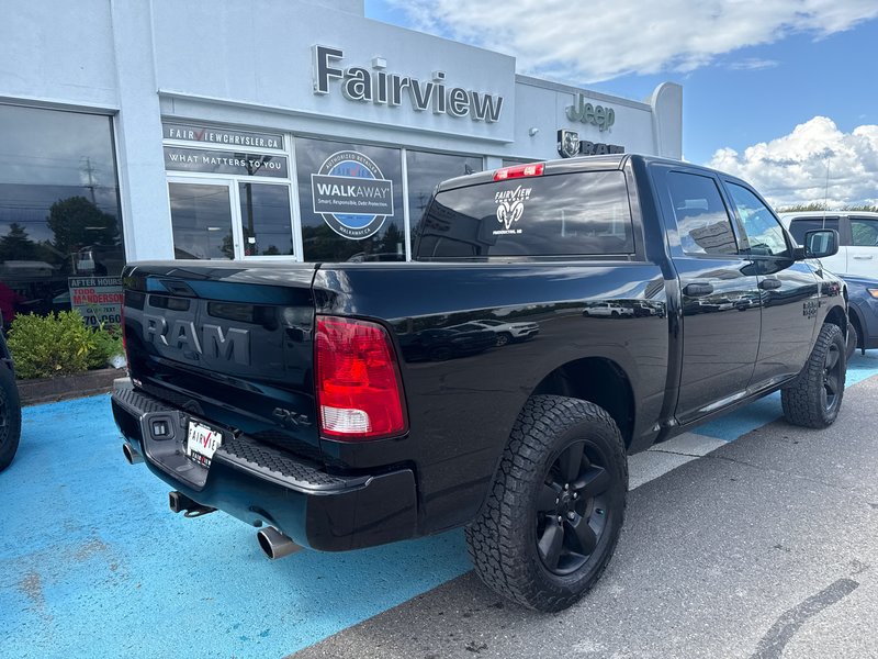 2020 Ram 1500 Classic Express blackout edition 5.7 hemi, 20 inch black wheels painted bumper sport Hood Apple CarPlay