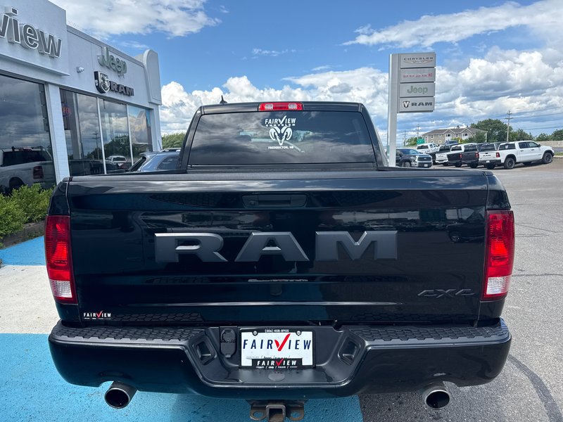 2020 Ram 1500 Classic Express blackout edition 5.7 hemi, 20 inch black wheels painted bumper sport Hood Apple CarPlay