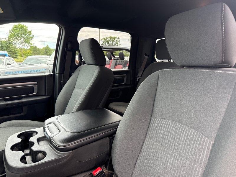 2021 Ram 1500 Classic Warlock   8 inch apple CarPlay V8