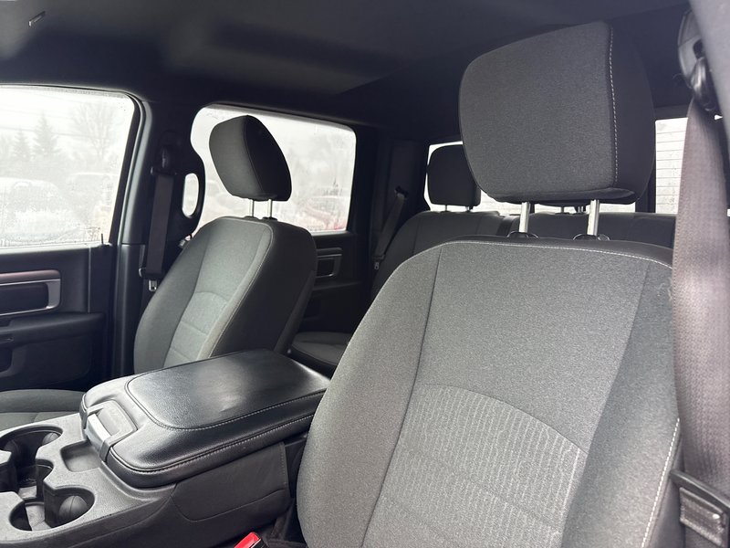 2021 Ram 1500 Classic Warlock Navigation push button start new Al train tires two year new motor vehicle