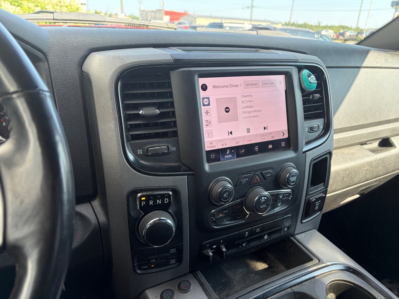 2023 Ram 1500 CLASSIC EXPRESS V6 EXPRESS IN HARVEST ORANGE!