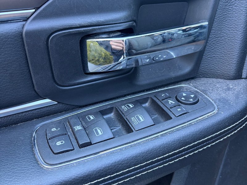 2024 Ram 1500 CLASSIC WARLOCK V6 WARLOCK!