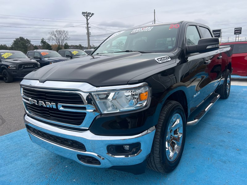 2020 Ram 1500 Big Horn Heated seat heated steering wheel, power seat, sliding window, automatic four-wheel-drive