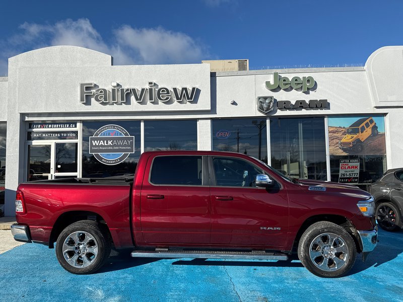 2022 Ram 1500 Big Horn loaded Amazing condition  auto four-wheel-drive, cold-weather group advanced safety group navigation