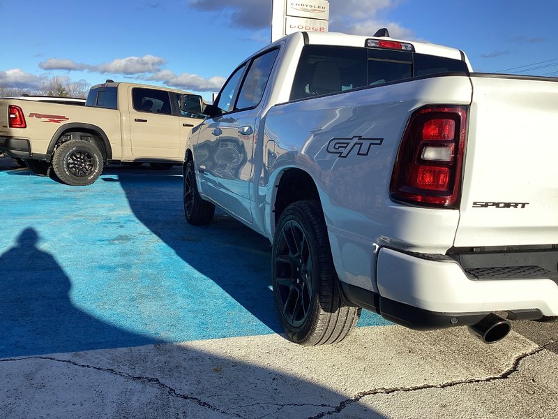 2025 Ram 1500 SPORT