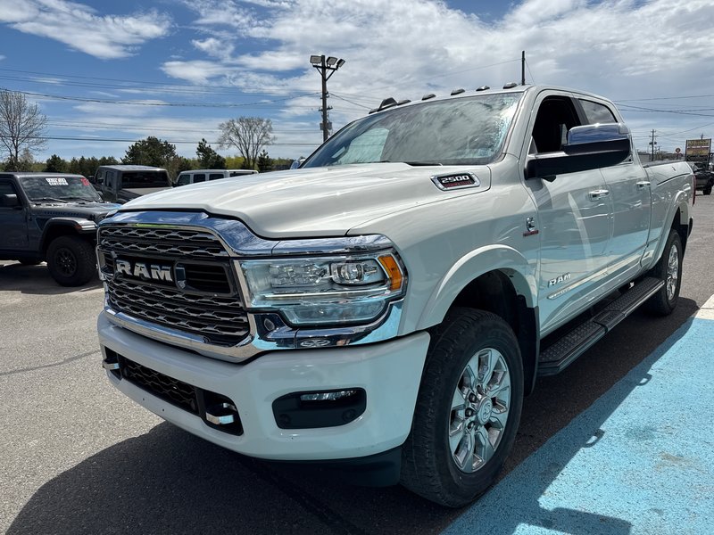 2022 Ram 2500 Limited Cummins turbo diesel Heard tunnel cover new tires With Ram box