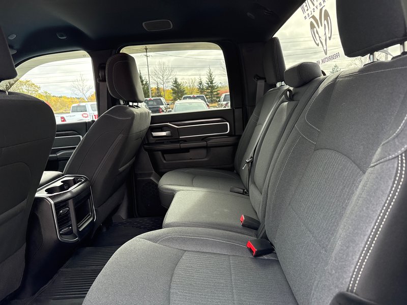 2022 Ram 2500 Big Horn 6.4 L Gas loaded with Ram box, heated seats, heated wheel like new condition