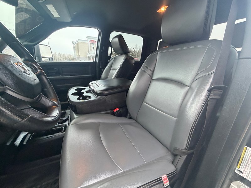 2024 Ram 3500 TRADESMAN DUALLY! CERTIFIED WITH NEW TIRES