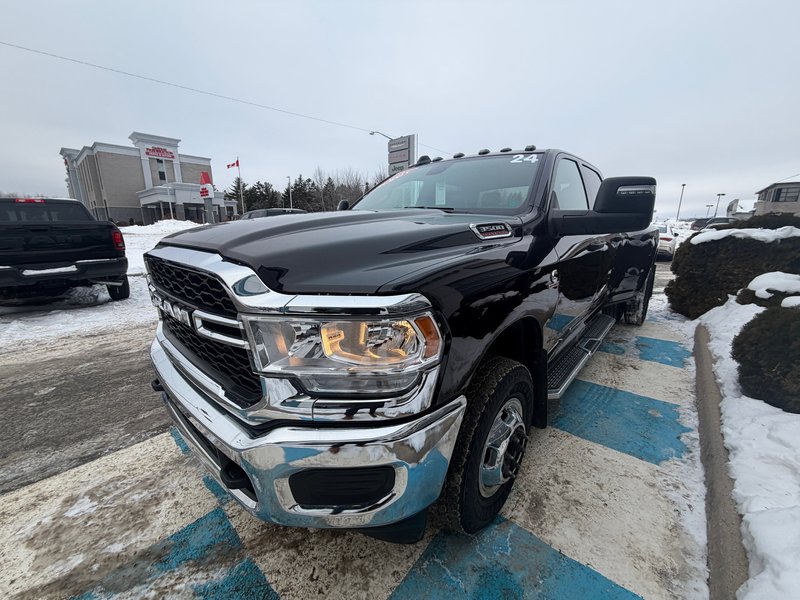 2024 Ram 3500 TRADESMAN DUALLY! CERTIFIED WITH NEW TIRES