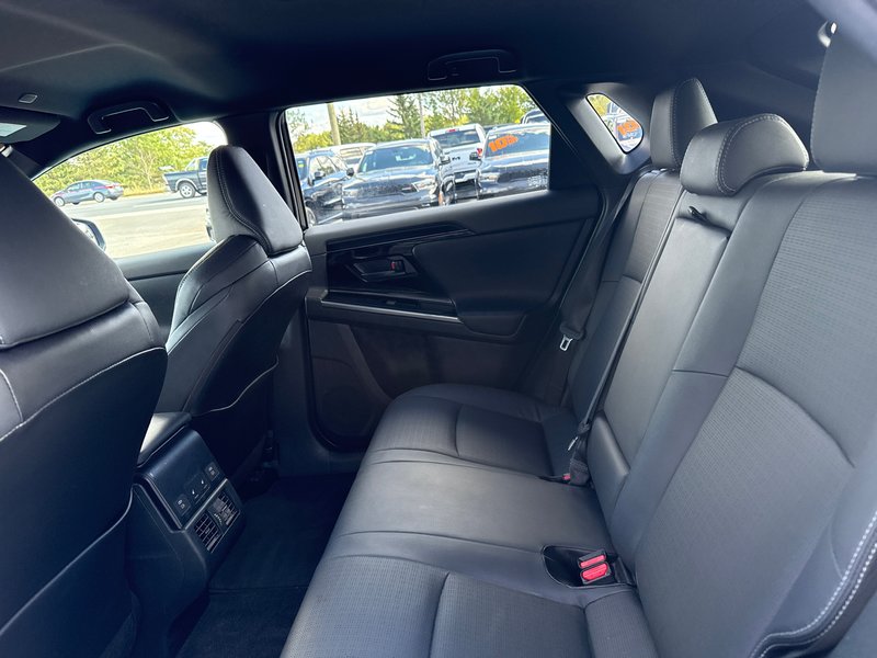 2023 Subaru SOLTERRA Luxury package