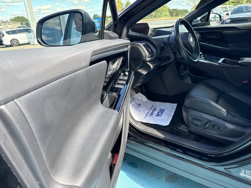 2023 Subaru SOLTERRA Luxury package