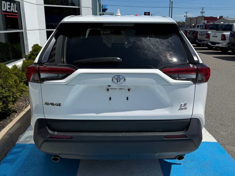 Toyota RAV4 LE 2024