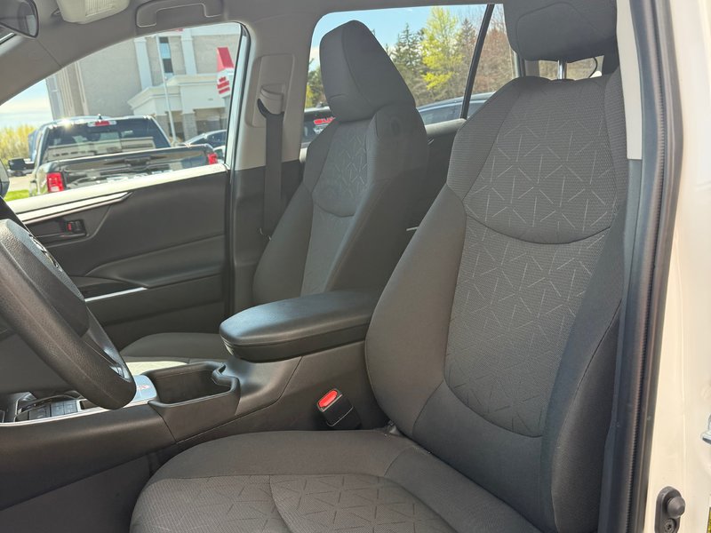 Toyota RAV4 LE 2024