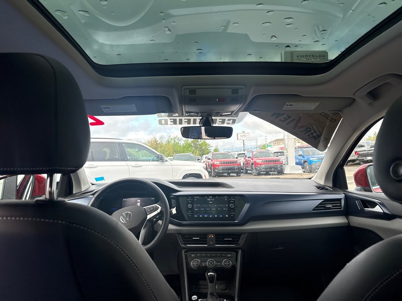 2023 Volkswagen Taos Comfortline Fully loaded with sun and sound  group