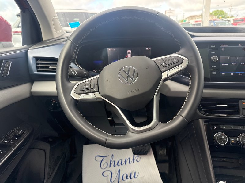 2023 Volkswagen Taos Comfortline Fully loaded with sun and sound  group