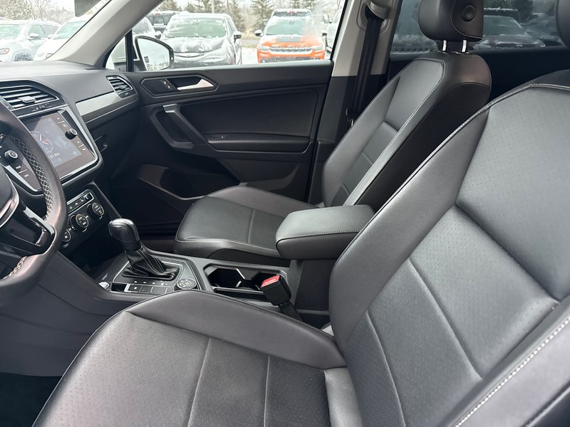 2021 Volkswagen Tiguan Comfort line loaded with leather in amazing condition