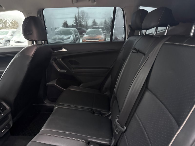 2021 Volkswagen Tiguan Comfort line loaded with leather in amazing condition