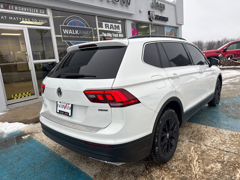 2021 Volkswagen Tiguan Comfort line loaded with leather in amazing condition