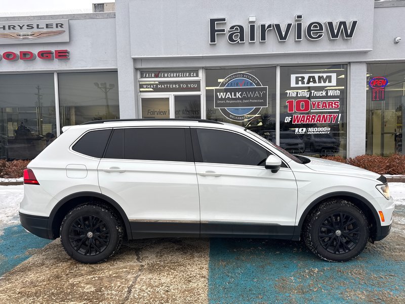 2021 Volkswagen Tiguan Comfort line loaded with leather in amazing condition