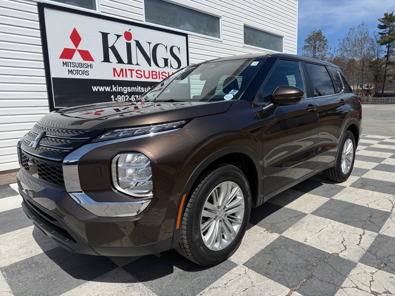 2023 Mitsubishi Outlander ES, keyless entry, backup camera, Bluetooth in COLDBROOK, Nova Scotia - 1 - w320h240px