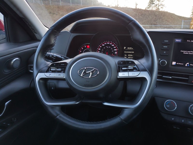 2022 Hyundai Elantra Preferred