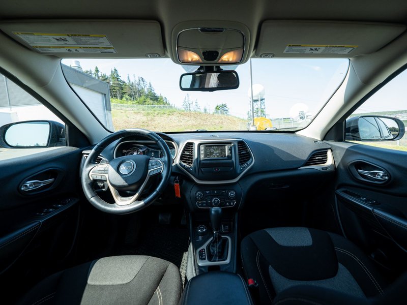 2016 Jeep Cherokee Sport