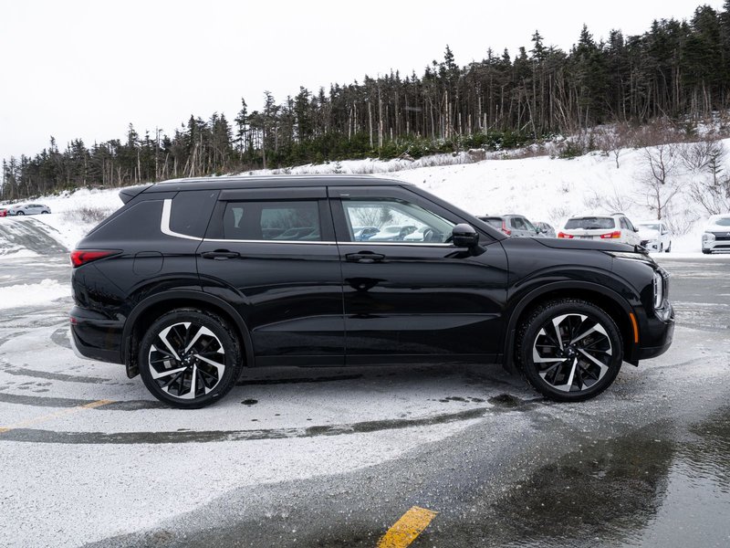 2022 Mitsubishi Outlander LE