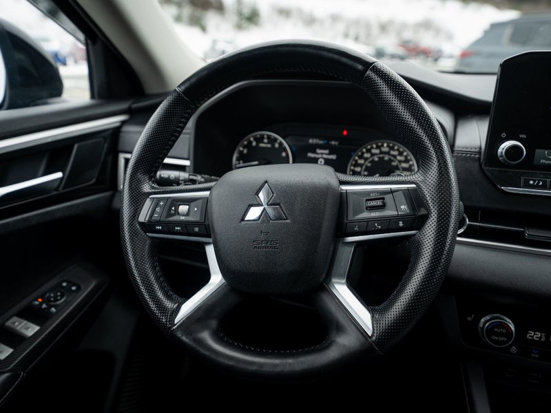 2022 Mitsubishi Outlander LE