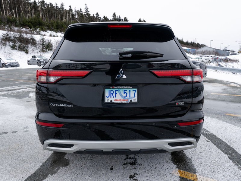 2022 Mitsubishi Outlander LE