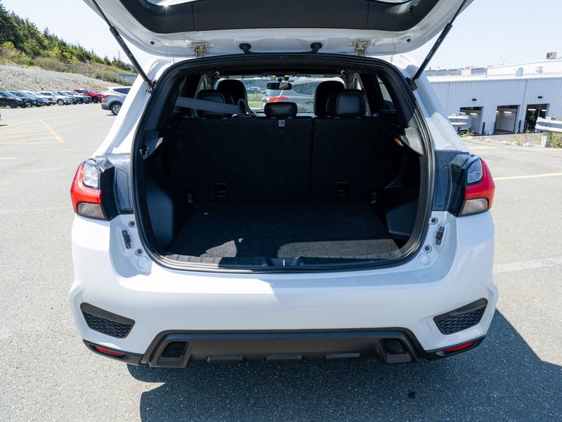 2022 Mitsubishi RVR LE