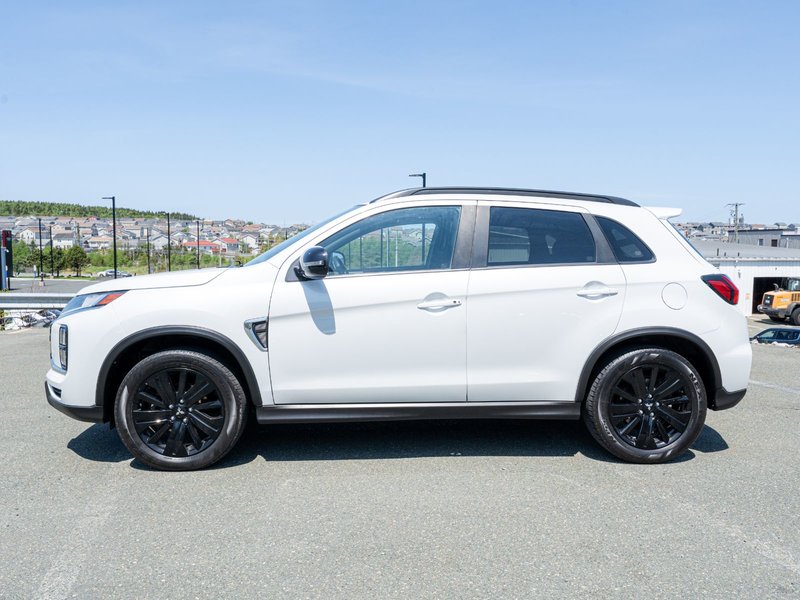 2022 Mitsubishi RVR LE