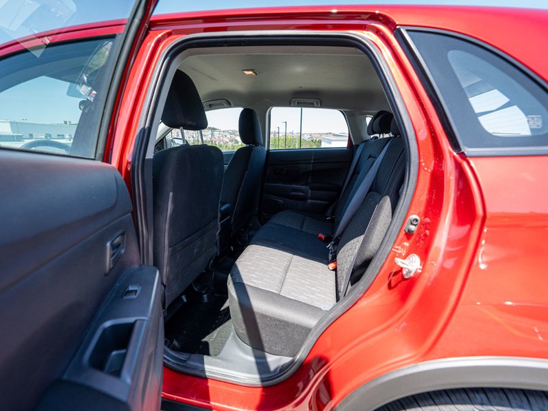 2023 Mitsubishi RVR ES