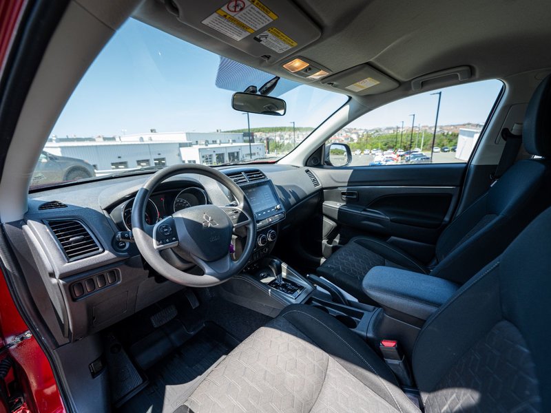 2023 Mitsubishi RVR ES