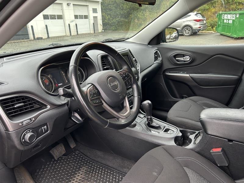 2020 Jeep Cherokee Sport