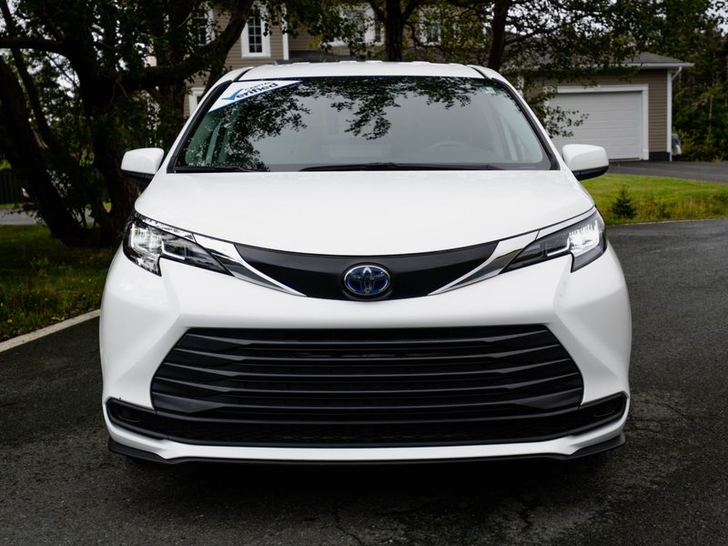 2022 Toyota Sienna LE